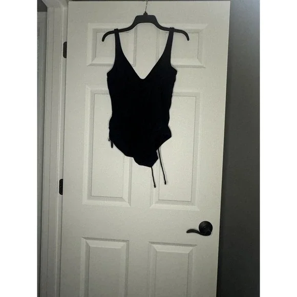Contours By Coco Reef One Piece Swimsuit Adjustable Side Ruching 14/38c Black - Picture 2 of 2